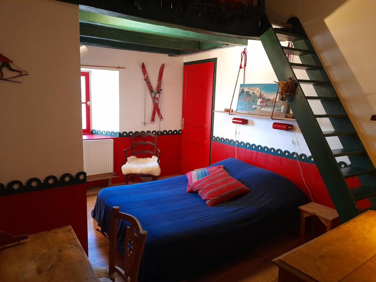 Les Chambres Du Logis Du Chatelier Bressuire Zewnętrze zdjęcie