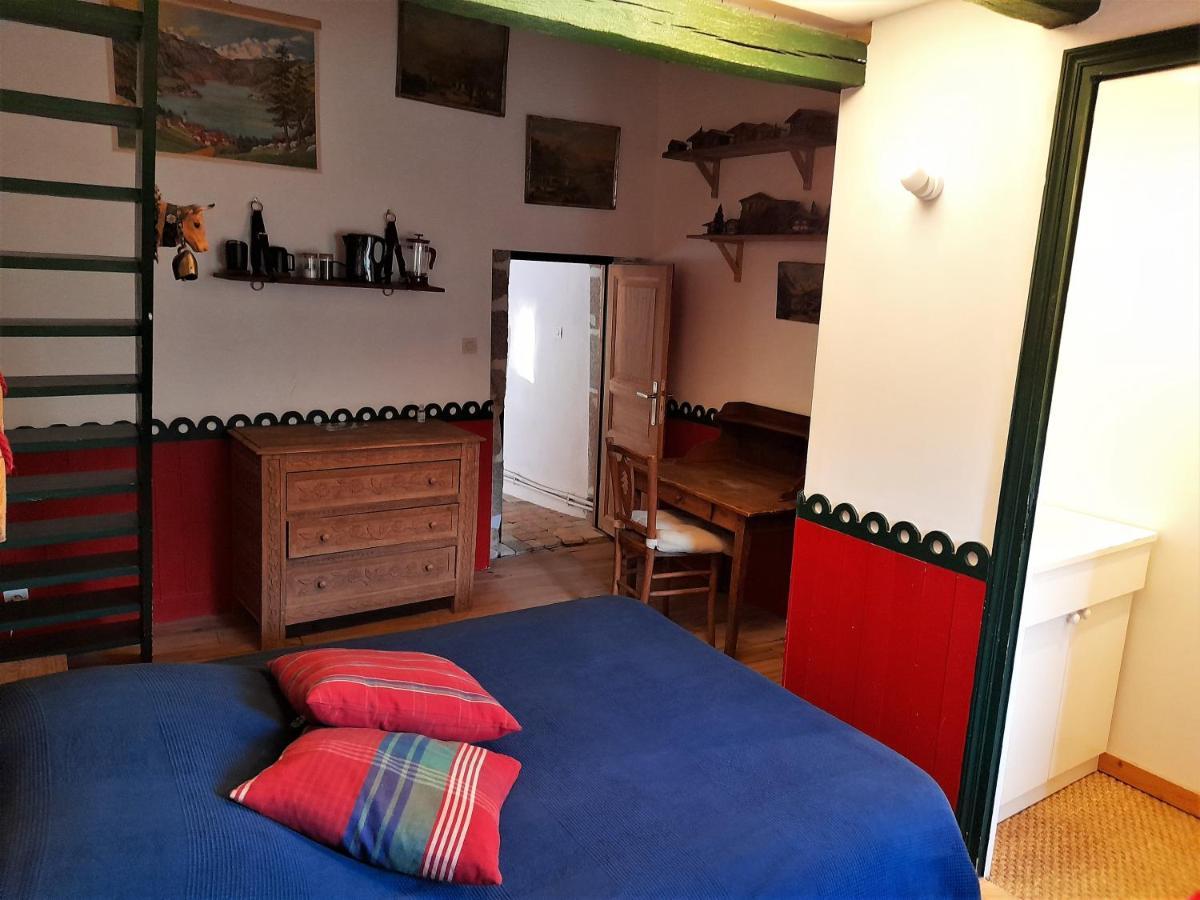 Les Chambres Du Logis Du Chatelier Bressuire Zewnętrze zdjęcie